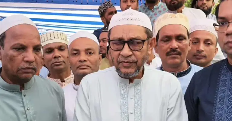 ঈদের নামাজ শেষে কথা বলেছেন স্বাস্থ্যমন্ত্রী